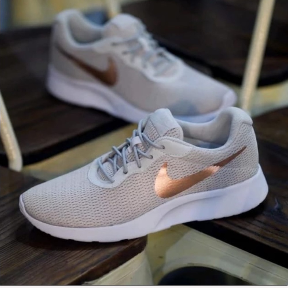 NWT Nike tanjun Rose Gold swoosh - Picture 2 of 7